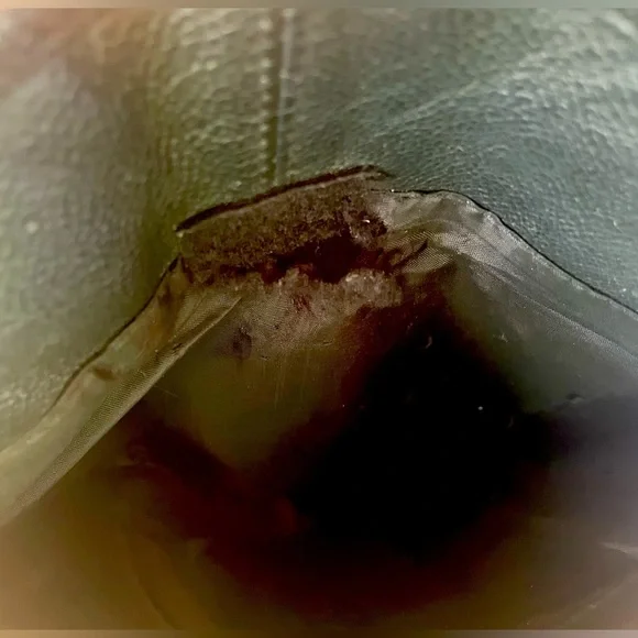 (#110) Genuine leather black purse with 11 compartments. - Picture 6 of 10